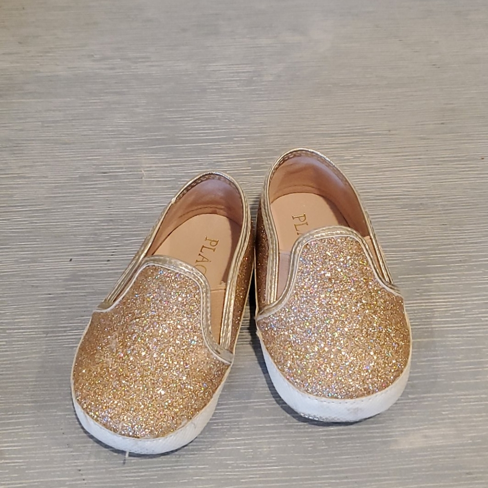 Gold glitter infant shoes